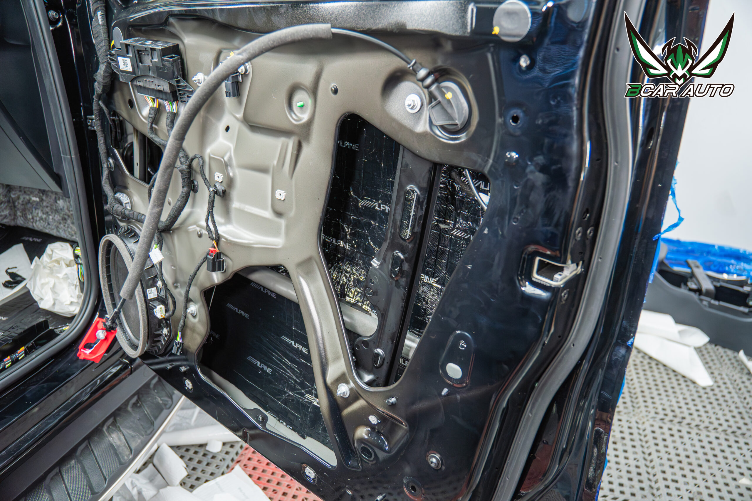 Cách âm Alpine cho Ford Everest mặt trong cánh cửa