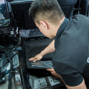 09 cach am alpine ford everest lan ep vat lieu