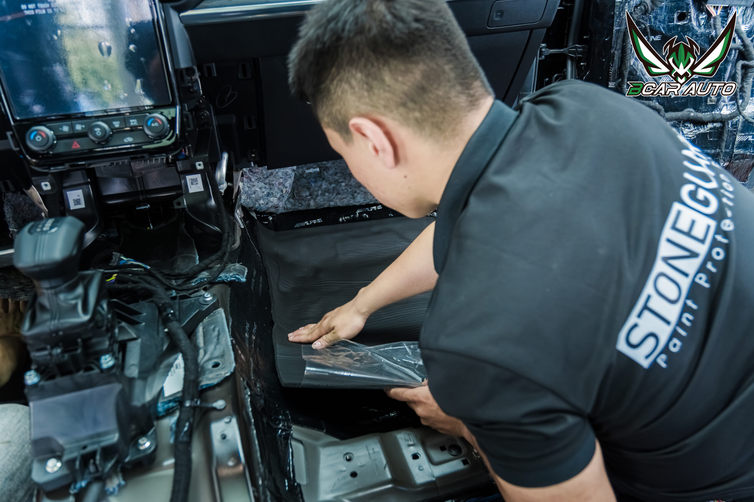 Lăn ép vật liệu cách âm Alpine cho Ford Everest