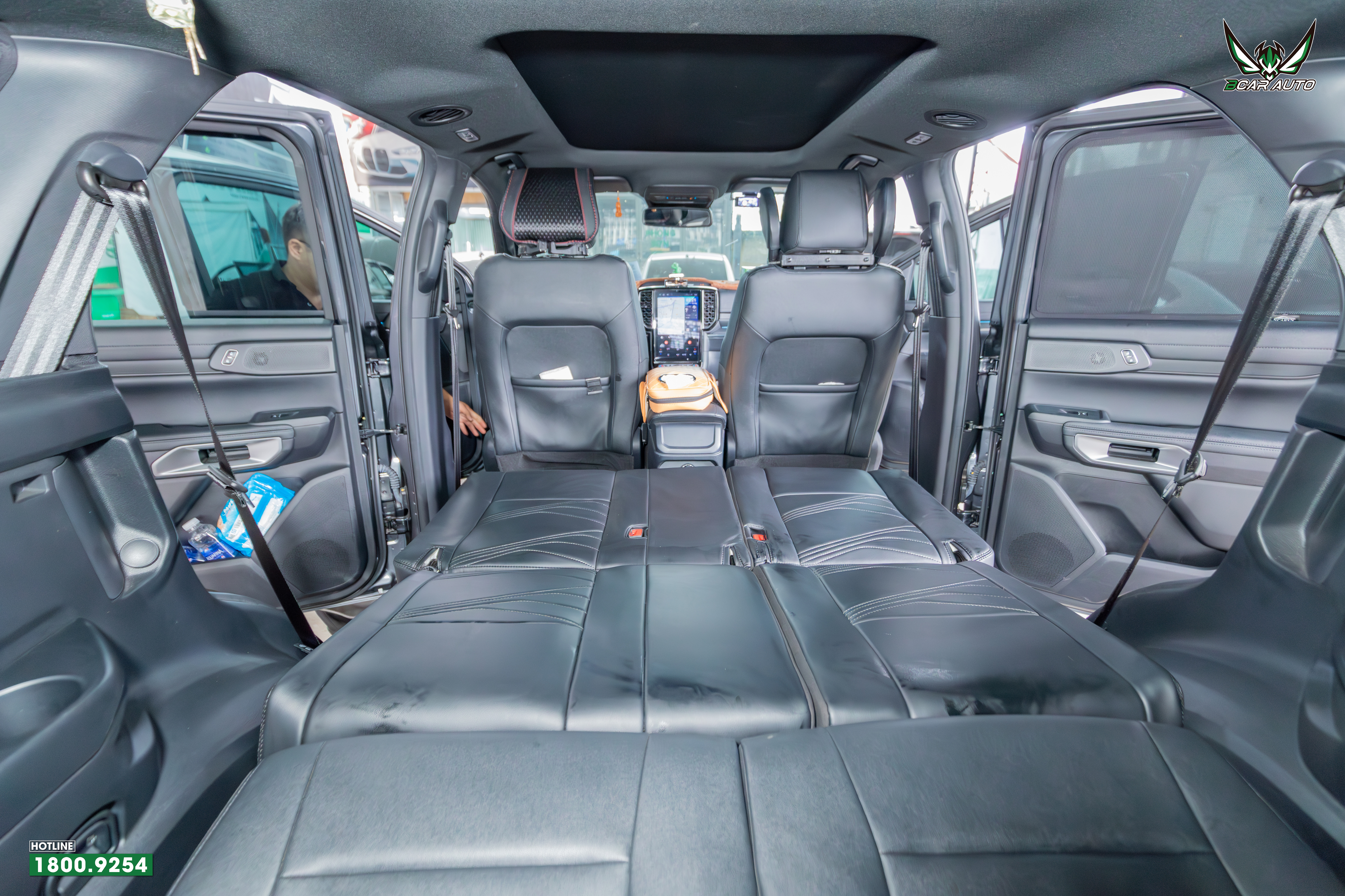 khoang nội thất Ford Everest sau khi nâng cấp băng 2 ngả thành giường