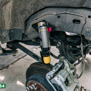 Thi công phuộc BP51 Ford Everest tại Bcar Auto theo quy trình kỹ thuật, kiểm tra kỹ trước và sau lắp đặt.